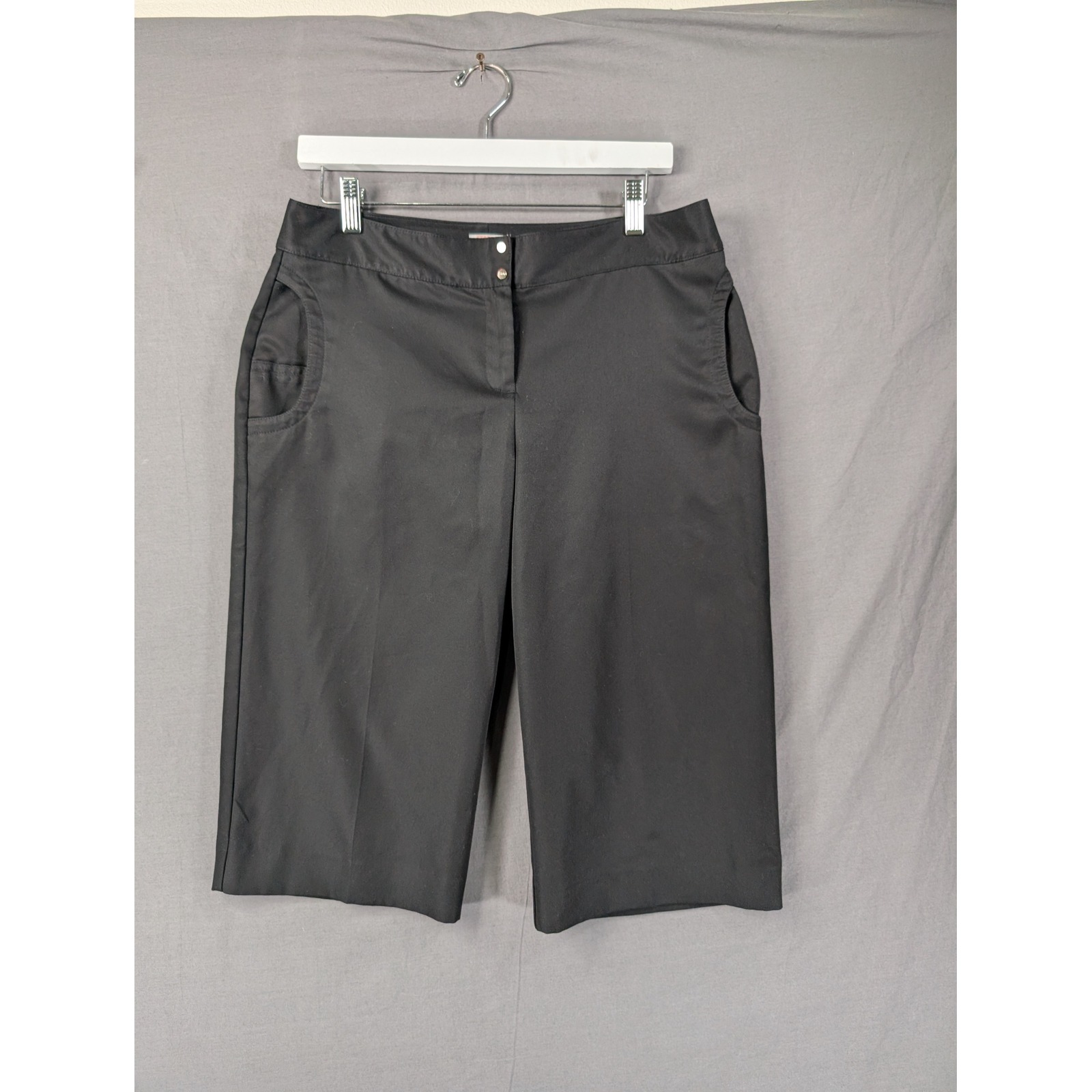 Izod Xfg Womens Black Stretch Golf Bermuda Shorts Size 8